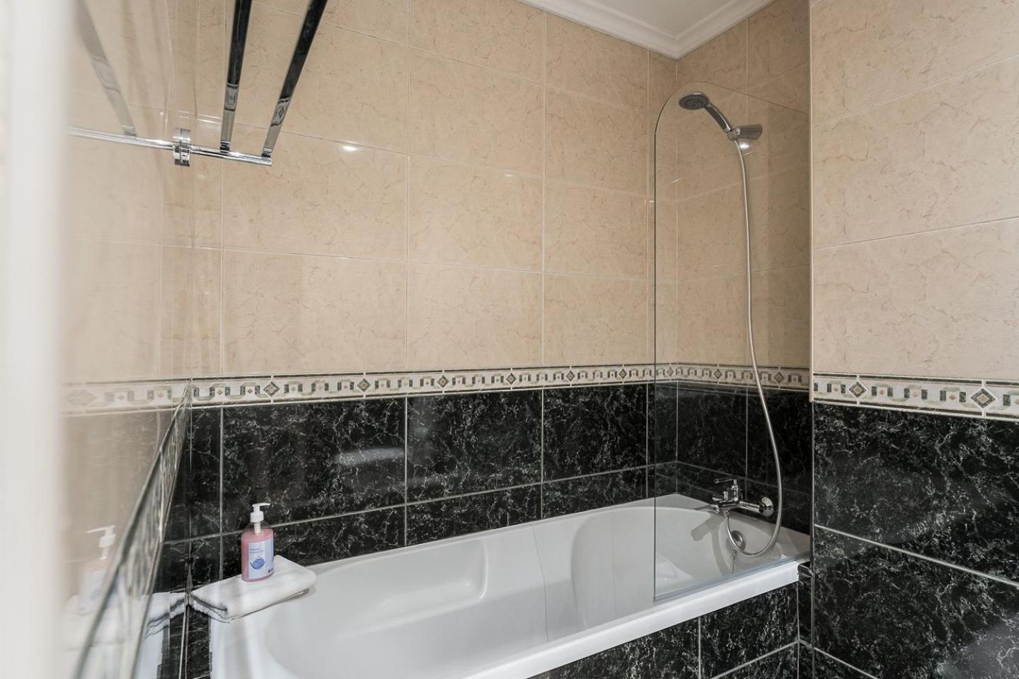 Guestready - Rio Tinto Terrace Apartment Luaran gambar